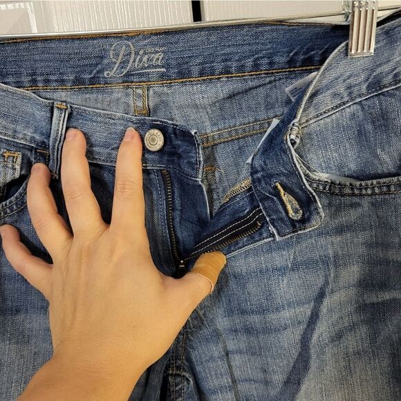 NWOT Old Navy Diva medium wash capris - Picture 5 of 8